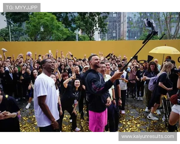 篮球联赛激战正酣年轻球员表现抢眼引发球迷热议